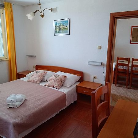 Ferienwohnung Monika Rab Town Exterior foto