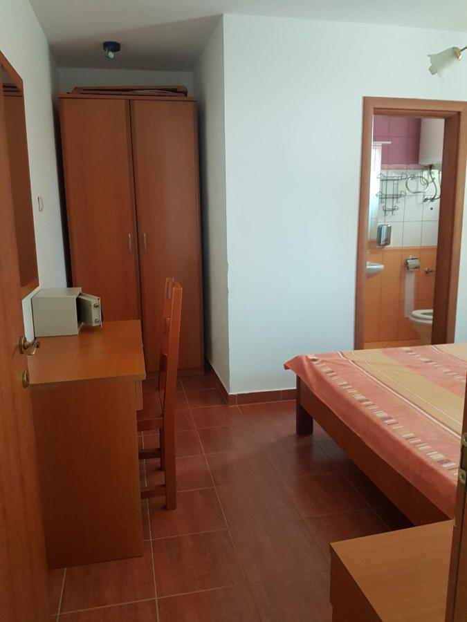 Ferienwohnung Monika Rab Town Exterior foto